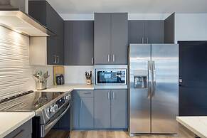 Wonderstruck Walkable Midtown Location at Odyssey Pool BBQ Fitness Roo