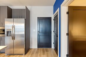 Wonderstruck Walkable Midtown Location at Odyssey Pool BBQ Fitness Roo