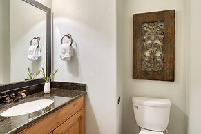 Blue Skies Lakeside Family-friendly Getaway w Hot Tub BBQ