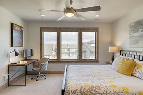 Blue Skies Lakeside Family-friendly Getaway w Hot Tub BBQ