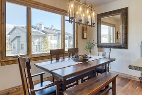 Blue Skies Lakeside Family-friendly Getaway w Hot Tub BBQ