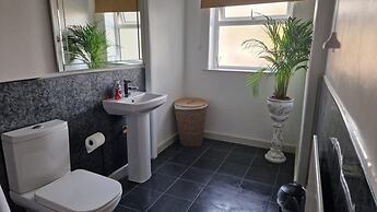 Amani 2-bed Bungalow - Sleeps 4 - Pet Friendly