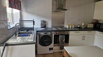 Amani 2-bed Bungalow - Sleeps 4 - Pet Friendly