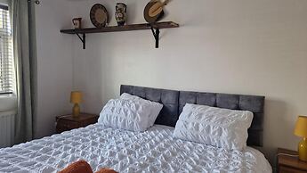 Amani 2-bed Bungalow - Sleeps 4 - Pet Friendly