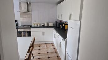 Amani 2-bed Bungalow - Sleeps 4 - Pet Friendly