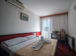 Hotel Issa