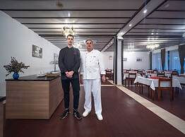 Hotel Issa