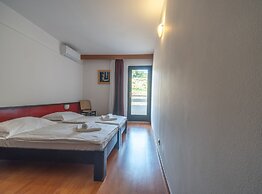 Hotel Issa