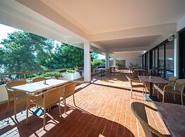Hotel Issa