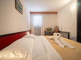 Hotel Issa
