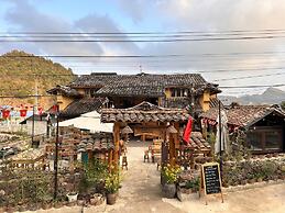 Khói Homestay and Restaurant