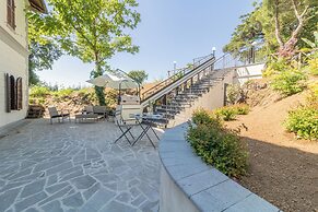 Lake Lovers Lodge