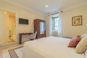 Lake Lovers Lodge