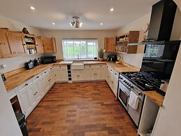 Seaside Escape at Ty Bugail - Holyhead