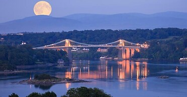 Seaside Escape at Ty Bugail - Holyhead