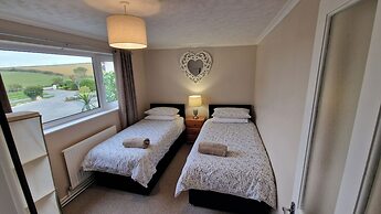 Seaside Escape at Ty Bugail - Holyhead