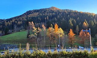 Apartment With Mountain Views & Ski Access