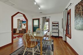 Nandina Cottage Hot-tub Four Minutes to Marktplatz!