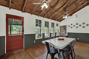 Rocking Ox Gasthaus and Barn Cabin