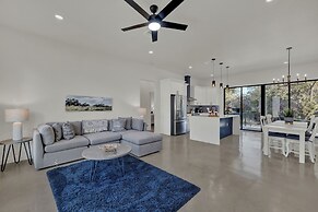 Serene Getaway Nestled in the Tx Hill Country!