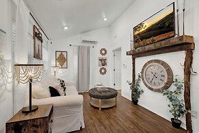 Poplar Place Soho With Hot Tub - 6 Blks to Main St