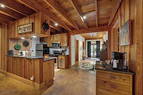 The Willows Retreat - Sleeps 17, Hot-tubs, Close to Main Street!