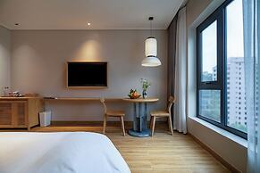 Nam Dat Hotel by D'Lecia Ha Long