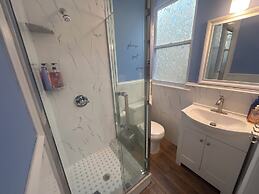 Cozy 2-3 Bedroom Apt in Center City