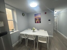 Cozy 2-3 Bedroom Apt in Center City