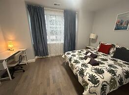 Cozy 2-3 Bedroom Apt in Center City