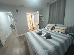 Cozy 2-3 Bedroom Apt in Center City