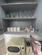 Cozy 2-3 Bedroom Apt in Center City