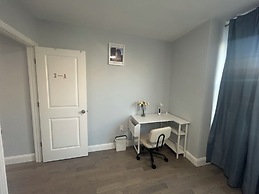 Cozy 2-3 Bedroom Apt in Center City