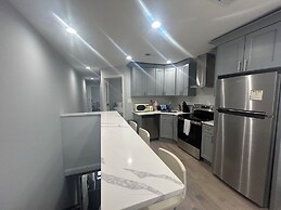 Cozy 2-3 Bedroom Apt in Center City