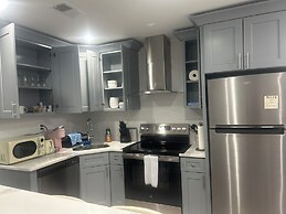 Cozy 2-3 Bedroom Apt in Center City