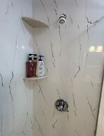 Cozy 2-3 Bedroom Apt in Center City