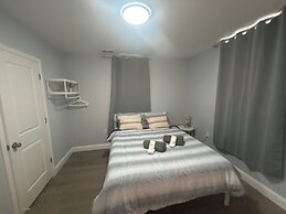 Cozy 2-3 Bedroom Apt in Center City