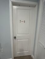 Cozy 2-3 Bedroom Apt in Center City