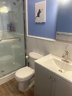 Cozy 2-3 Bedroom Apt in Center City