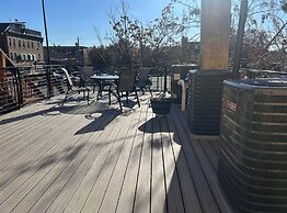 Cozy 2-3 Bedroom Apt in Center City