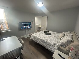 Cozy 2-3 Bedroom Apt in Center City