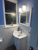 Cozy 2-3 Bedroom Apt in Center City