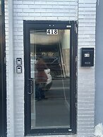 Cozy 2-3 Bedroom Apt in Center City