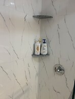 Cozy 2-3 Bedroom Apt in Center City