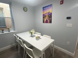 Cozy 2-3 Bedroom Apt in Center City