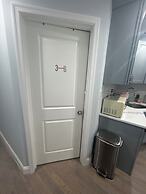 Cozy 2-3 Bedroom Apt in Center City