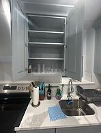 Cozy 2-3 Bedroom Apt in Center City