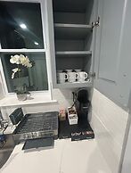 Cozy 2-3 Bedroom Apt in Center City