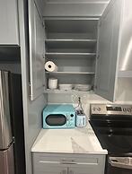 Cozy 2-3 Bedroom Apt in Center City