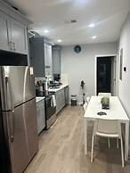Cozy 2-3 Bedroom Apt in Center City